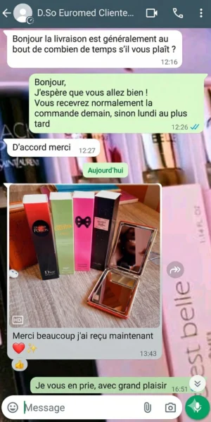 Capture d'écran d'une conversation WhatsApp montrant un client satisfait ayant reçu ses parfums 33ml et un miroir offert, confirmant la livraison rapide.